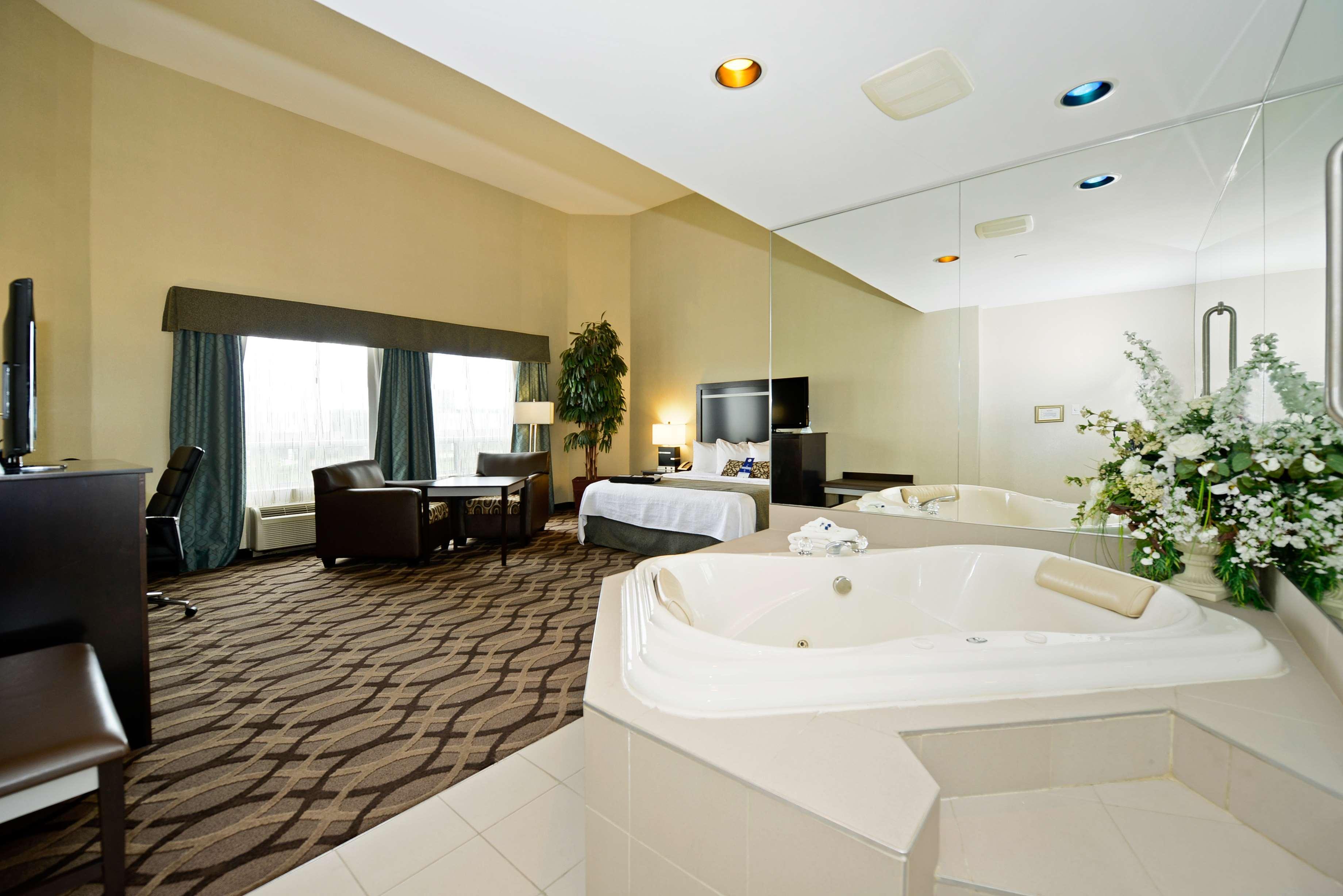 Best Western Plus Travel Hotel Toronto Airport Phòng bức ảnh